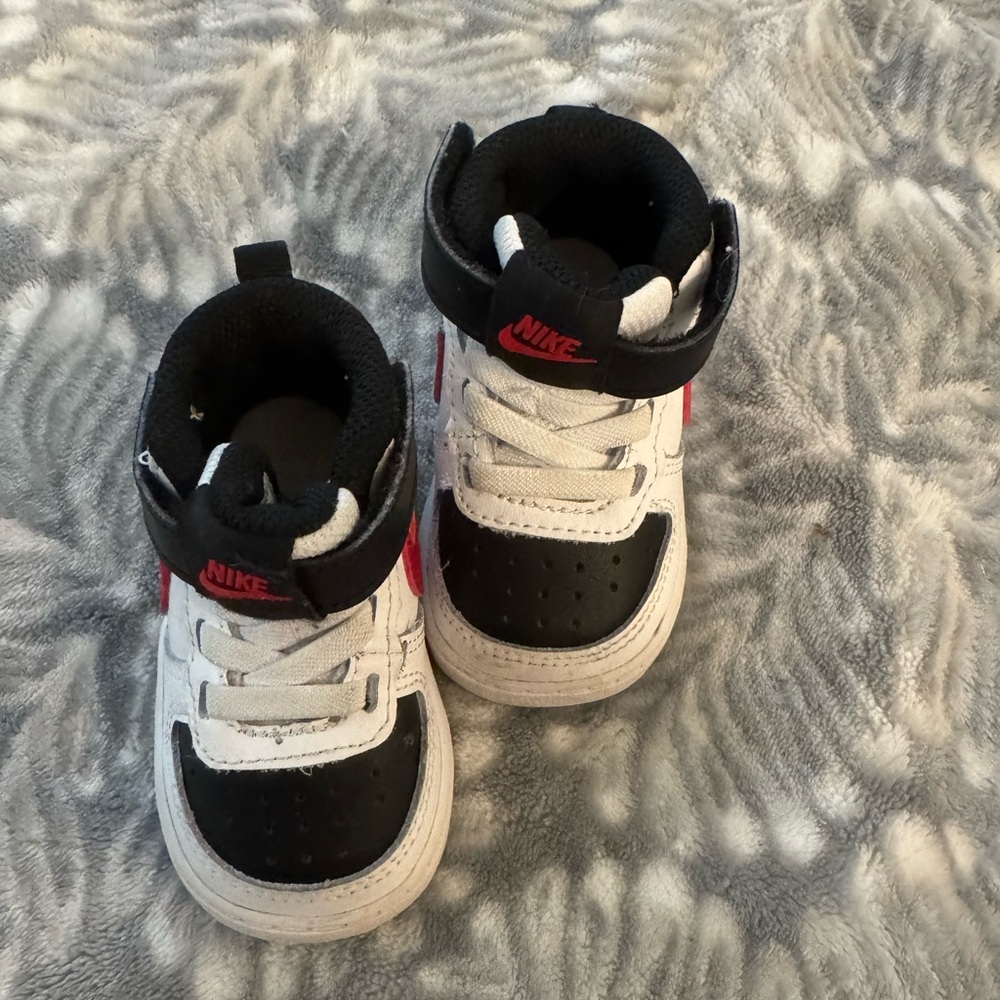Nike Court Borough Mid 2 - size 3c